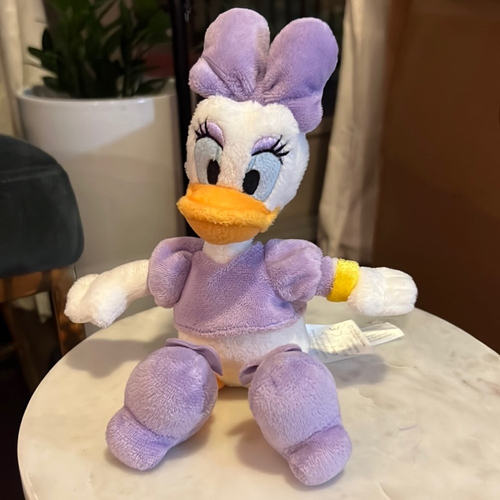 Disney Daisy Duck authentic original Disney Parks light purple & white & yellow - Picture 1 of 9